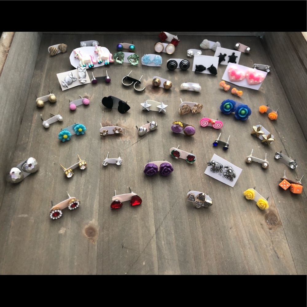 🔴 50 Pair lot post earrings